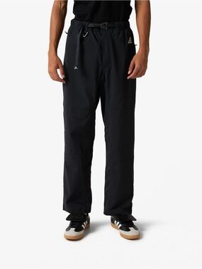 Nike ACG UV Hiking Pants in Black 28” Sz L Men’s 
(Sep A-1)